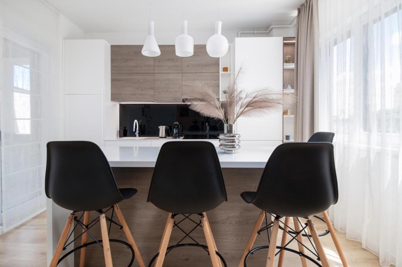 Charlotte Piata Unirii - Free Private Parking 2Bedrooms Apartment Орадя Экстерьер фото