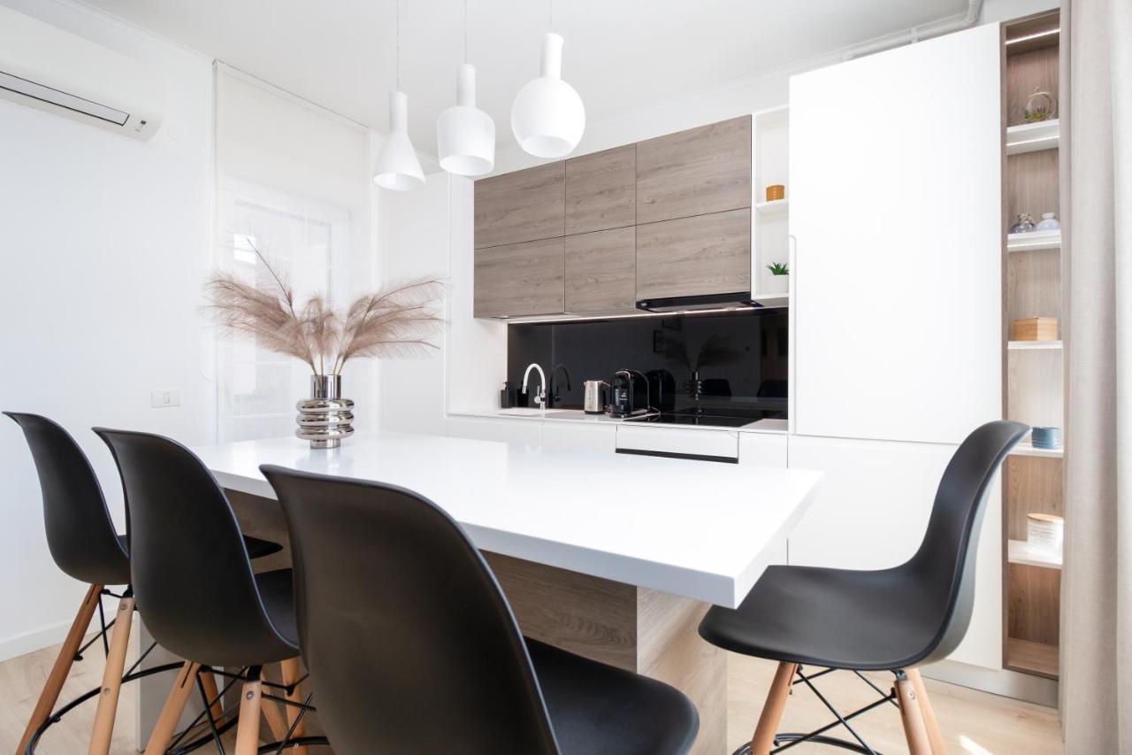 Charlotte Piata Unirii - Free Private Parking 2Bedrooms Apartment Орадя Экстерьер фото