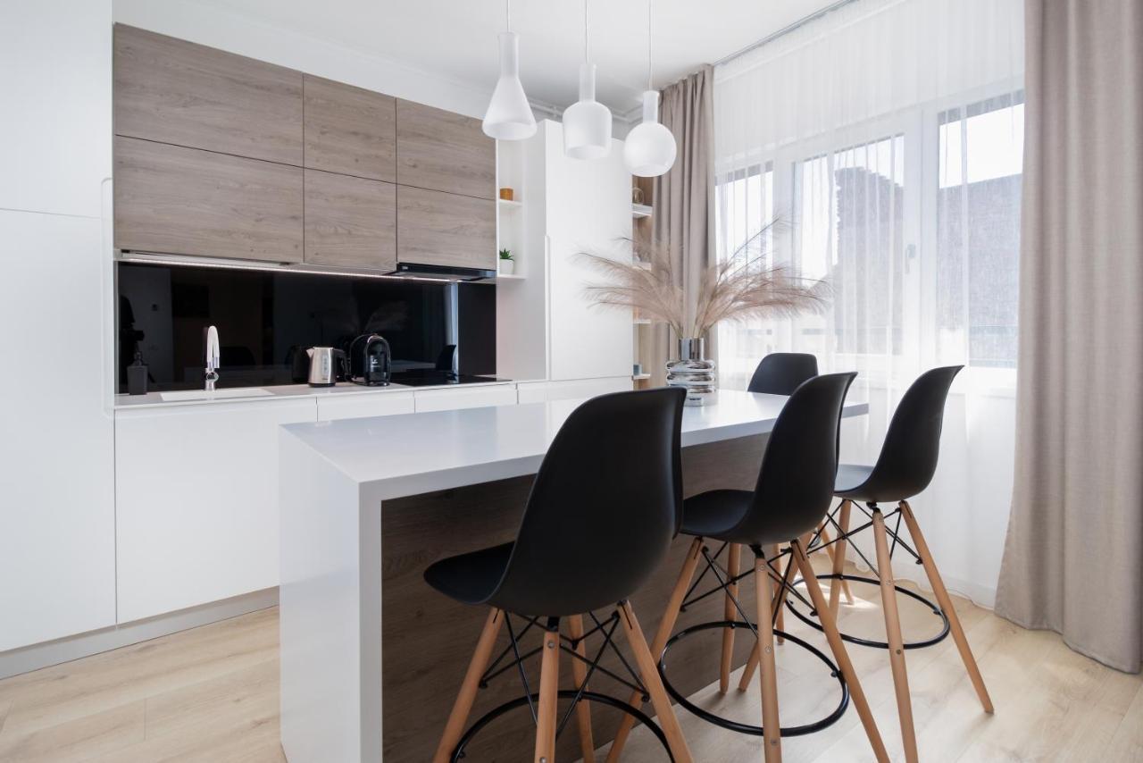 Charlotte Piata Unirii - Free Private Parking 2Bedrooms Apartment Орадя Экстерьер фото