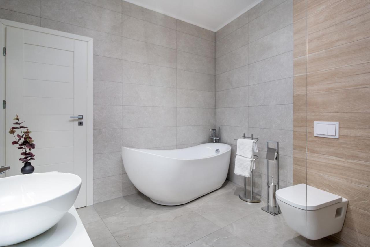 Charlotte Piata Unirii - Free Private Parking 2Bedrooms Apartment Орадя Экстерьер фото