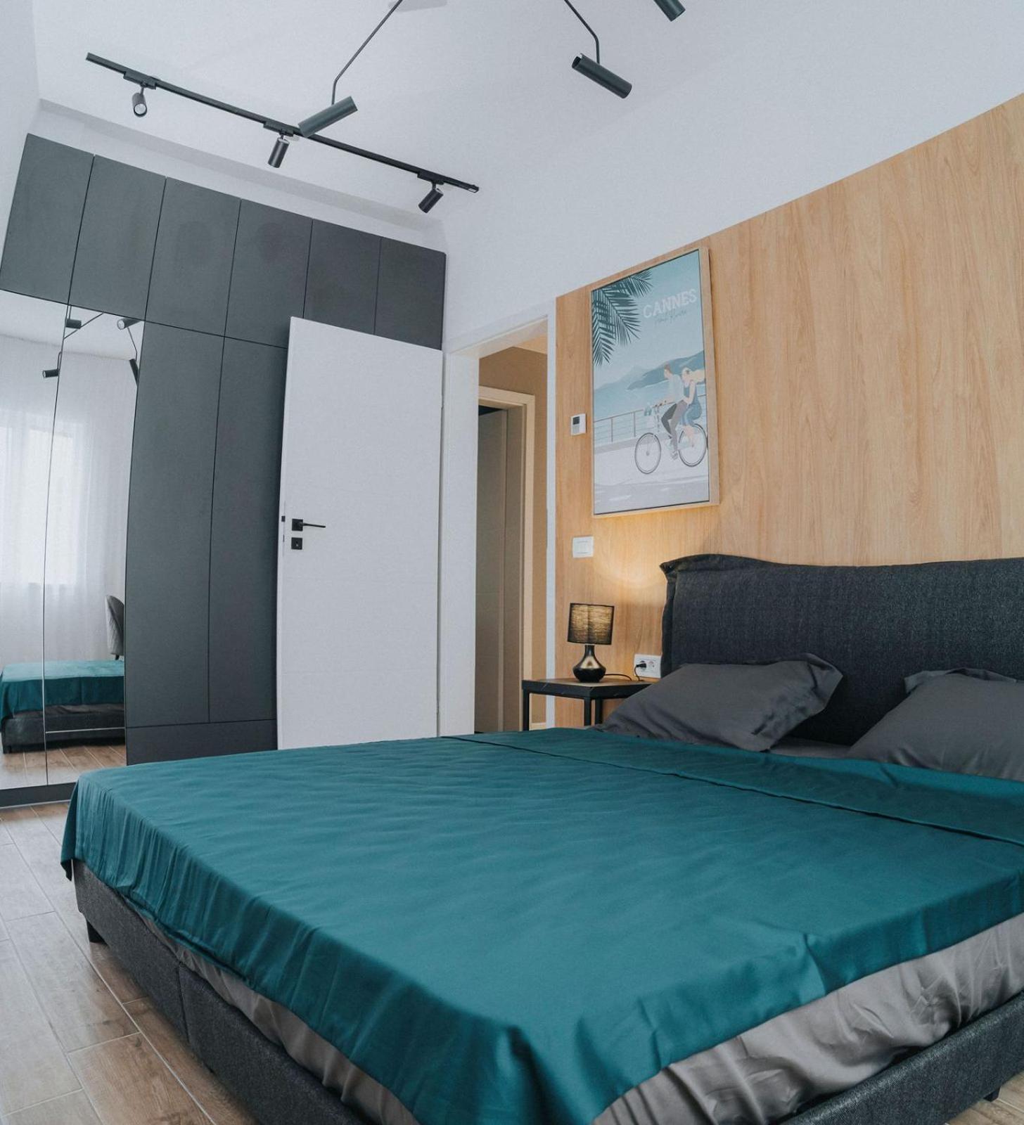 Charlotte Piata Unirii - Free Private Parking 2Bedrooms Apartment Орадя Экстерьер фото